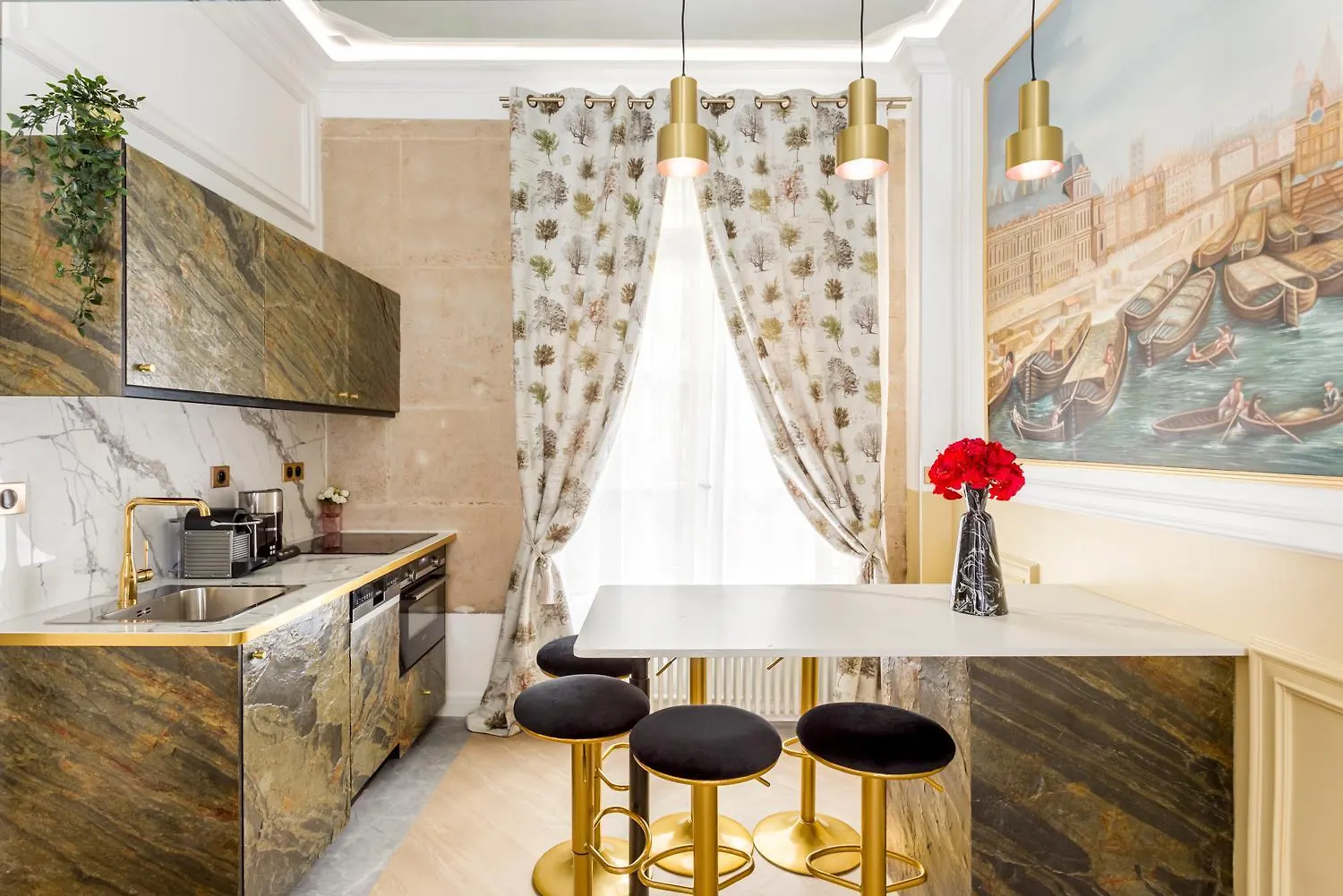 Apartment Merveil -Luxury Suite -Champs Elysees-Haussmann II Paris France